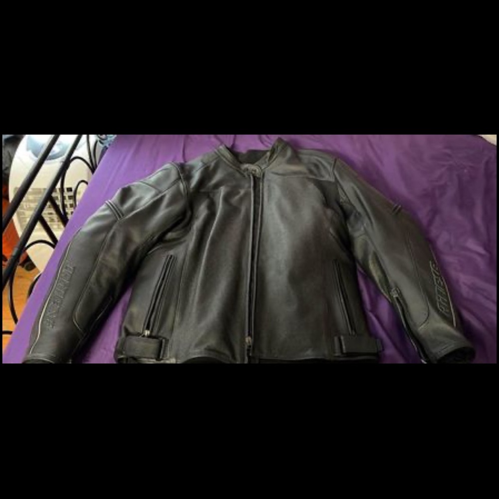 Leather motorcycle Jacket (Dainese) Men size XL. Color (Black)